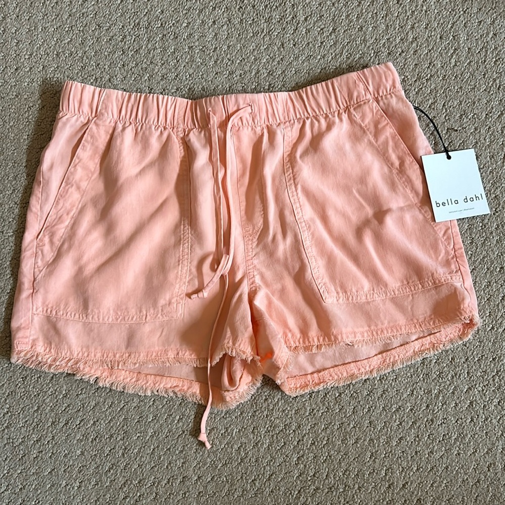 NWT Bella Dahl Fray Hem Pocket Short